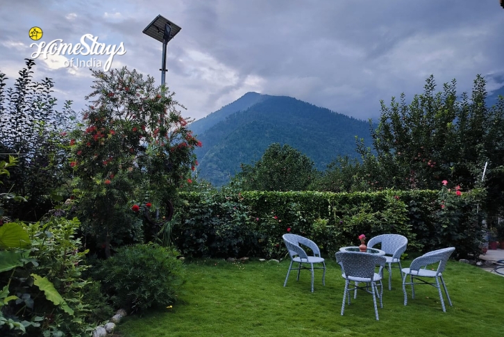 Lawn, Haripur Homestay Manali
