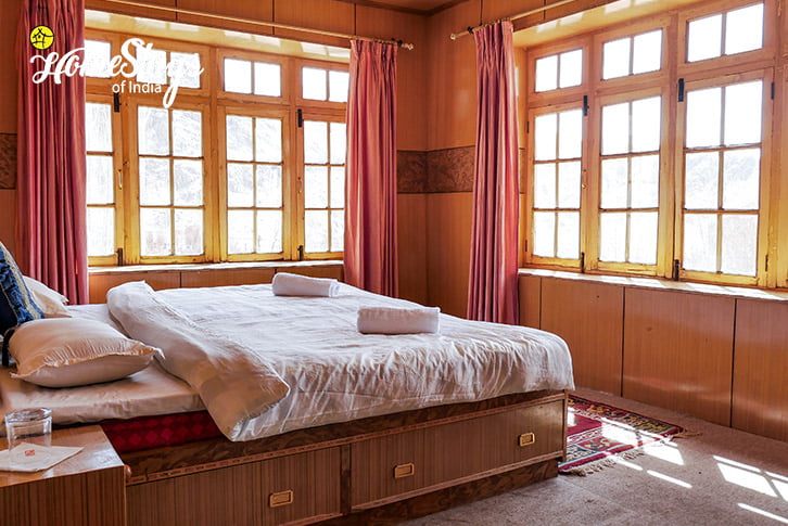 Room-02-Stakmo Homestay-Leh