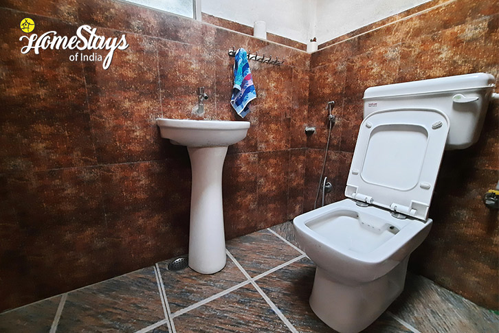 Bathroom-2-Kanarkha-Homestay-Padampuri