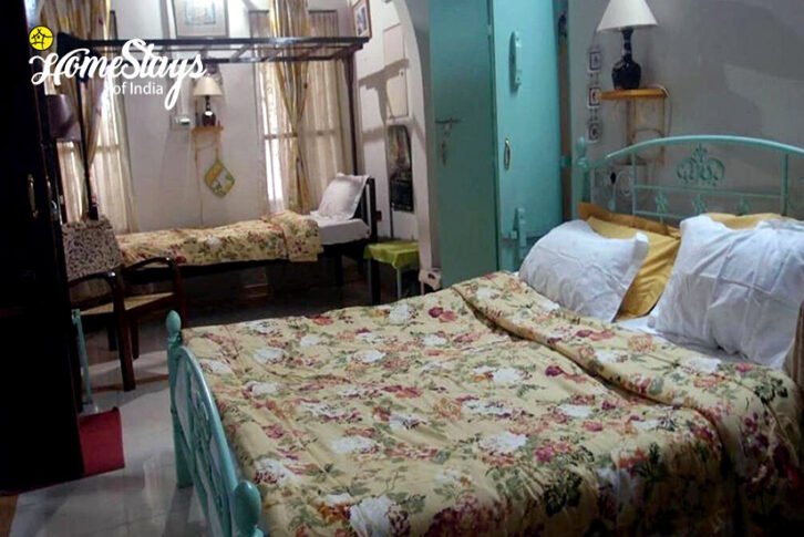 Triple-RoomPonnamvely-Homestay-Cherthala