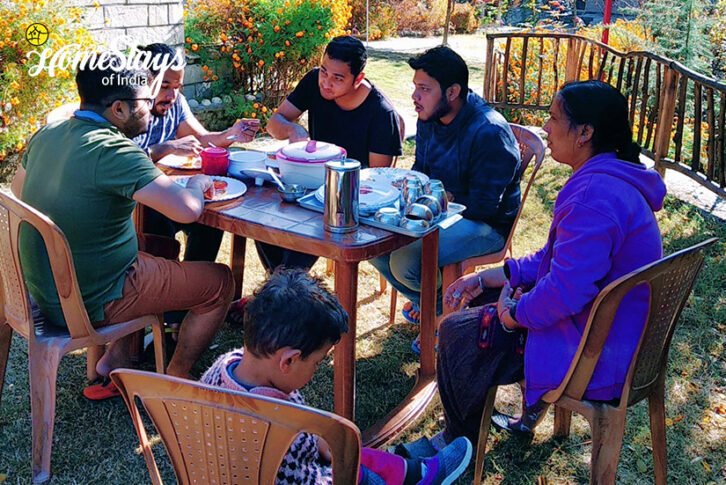 Breakfast_Kaluropa-Homestay-Tirthan