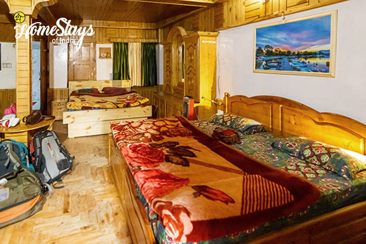 Wooden-Room-2-SumaRopa-Homestay-Kasol