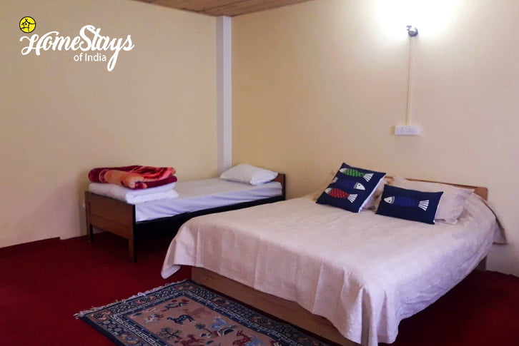 Room-3-Shingring-Ten-Homestay-Lachung