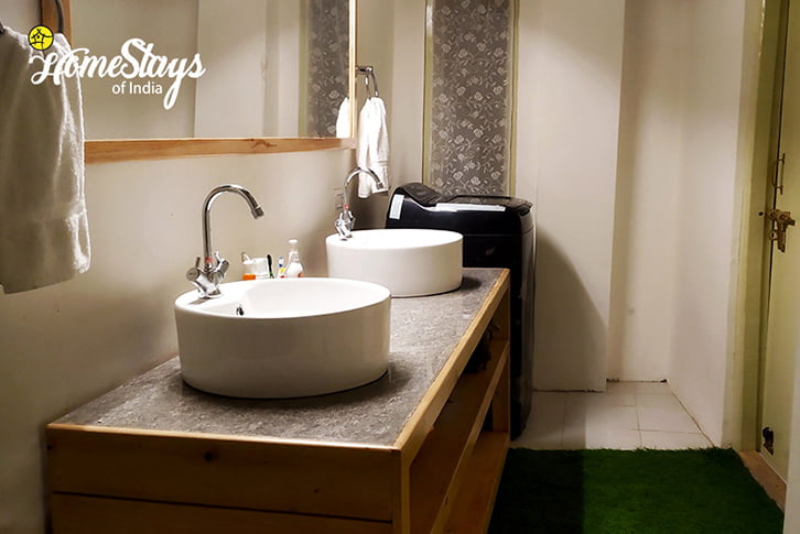 BathRoom_Kaza-Khas-Homestay-Spiti