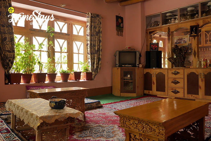 Common Room-Upshi Riverside Homestay