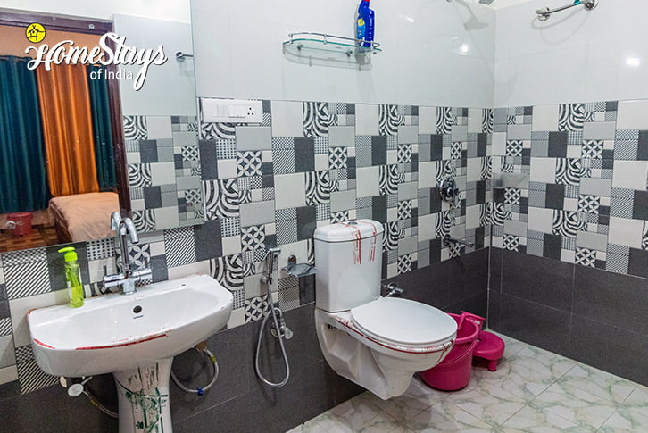 Bathroom-2-Premium-Matena Homestay-Kasar Devi-Almora