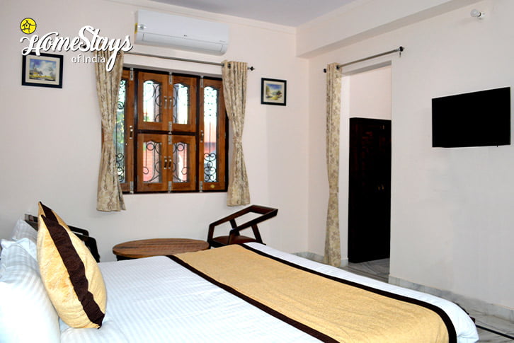 Deluxe-Double-Room-2-BJS Homestay-Jodhpur