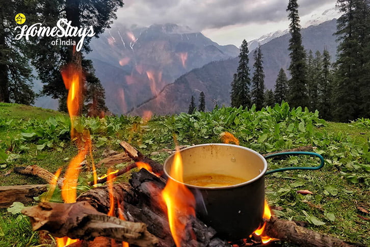 Outdoor Tea-Kalgha Homestay-Parvati Valley