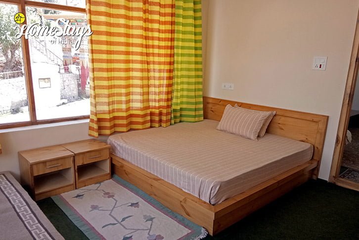 Bedroom02-Little-Lamas-Homestay-Kaza