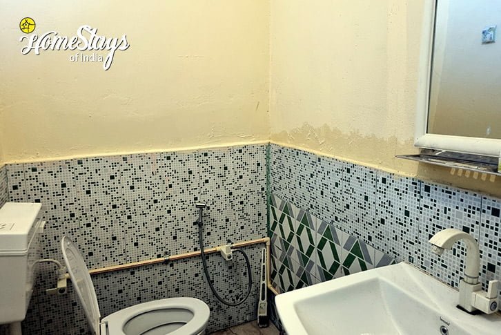 Bathroom-Hide-Out-Homestay-Corbett