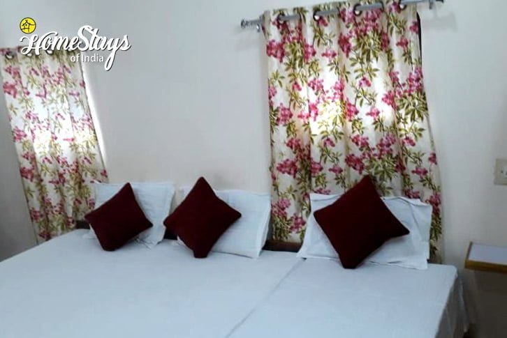 Bedroom-5-Blissful Homestay-Dwarka