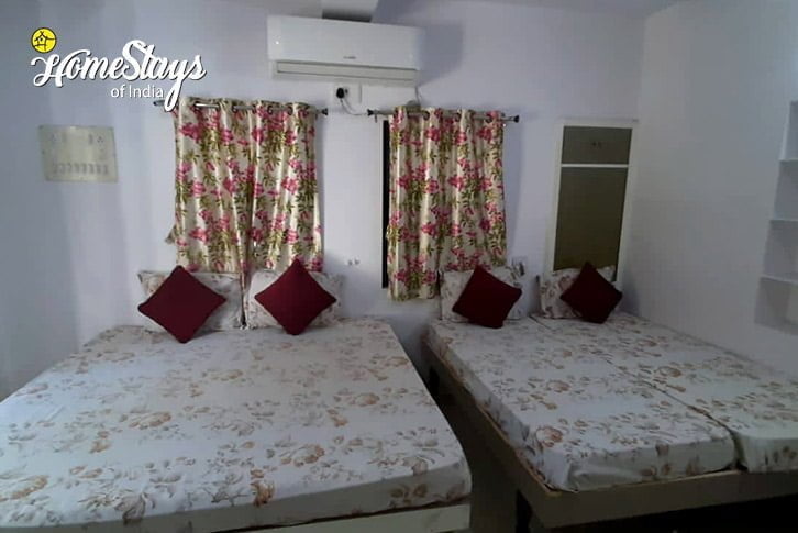 Bedroom2-Blissful Homestay-Dwarka