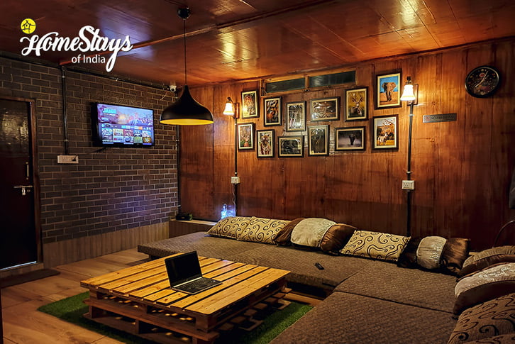 Livingroom-Birder's Dream Homestay-Pangot