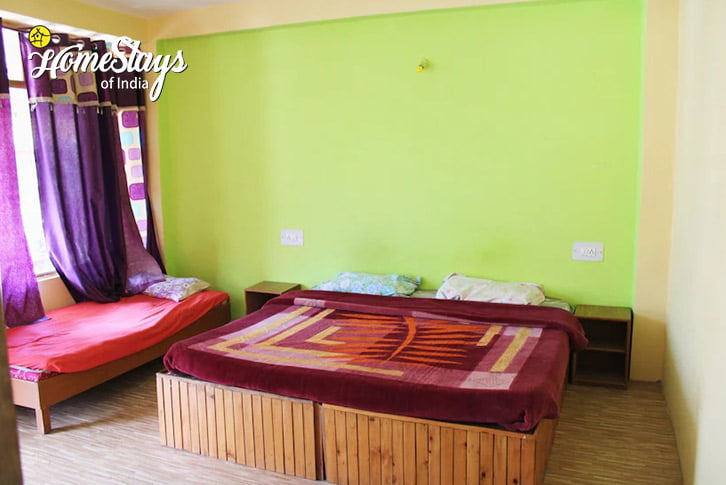 Bedroom-1-Positive Vibes Homestay-Old Manali