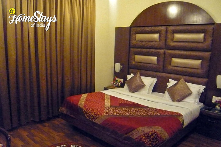 Bedroom-2-Smile and Shine Homestay-Srinagar