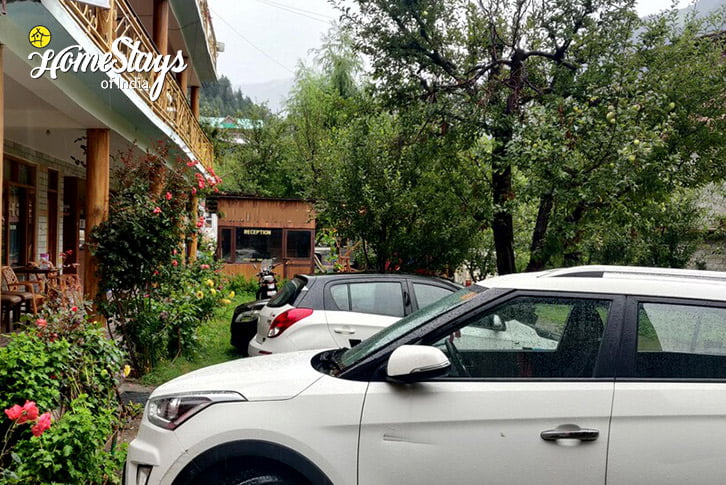Parking-Positive Vibes Homestay-Old Manali