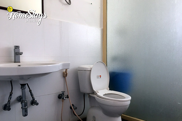 Bathroom-1-Graceful-Garden-Villa-Ooty