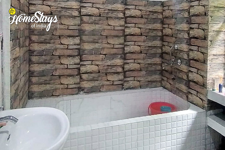 Bathroom-1-Ancient Glory Heritage Homestay-Takdah