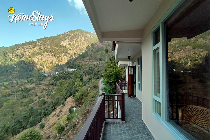Balcony-Silence n Solitude Homestay-Kainchi Dham