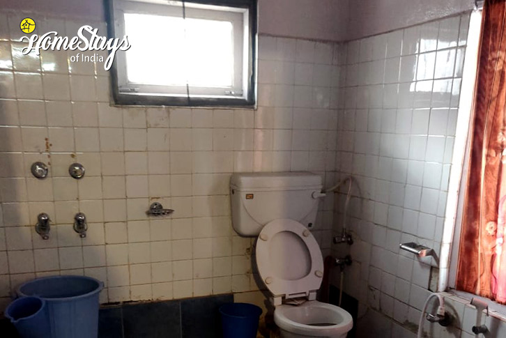 Bathroom-1-The-Greenwood-Cottage-Pahalgam