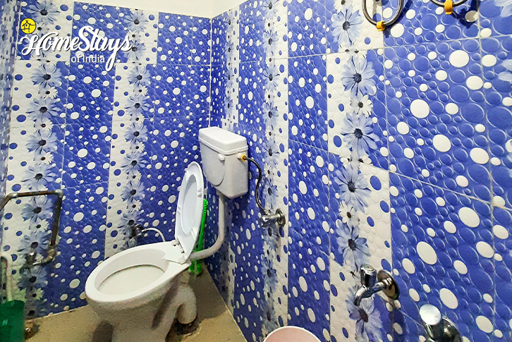 Bathroom-2-Cozy Nest Homestay-Joshimath