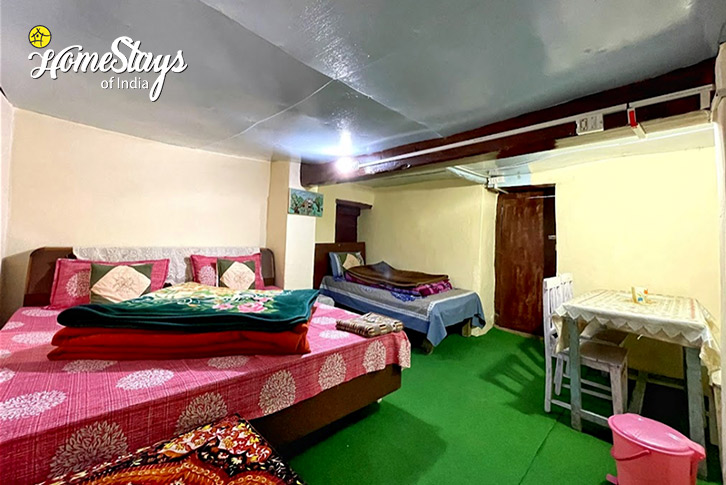 Bedroom-1-Cozy Nest Homestay-Joshimath