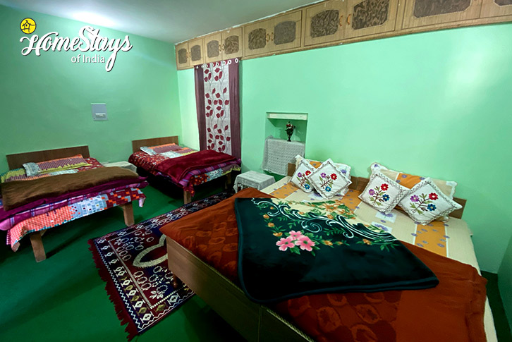 Bedroom-2.1-Cozy Nest Homestay-Joshimath