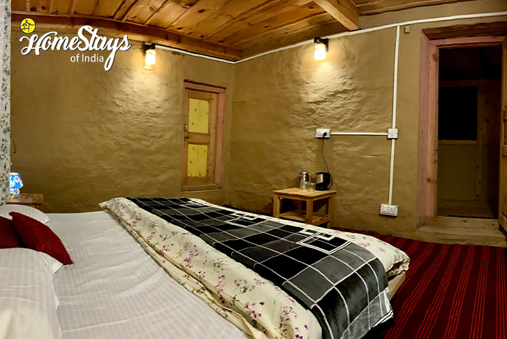 Bedroom-3.2-Mountain Breeze Homestay-Jibhi