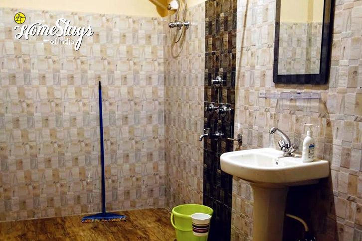 Bathroom-1-Antiquity Heritage Bungalow-Gangtok