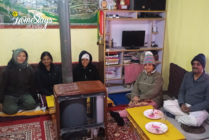 Happy-Guest-Moody Moon Homestay, Merak-Pangong