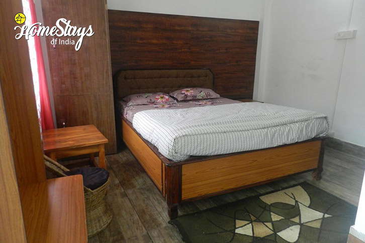 bedroom-3.1-Modest Homestay-Darjeeling-wfh