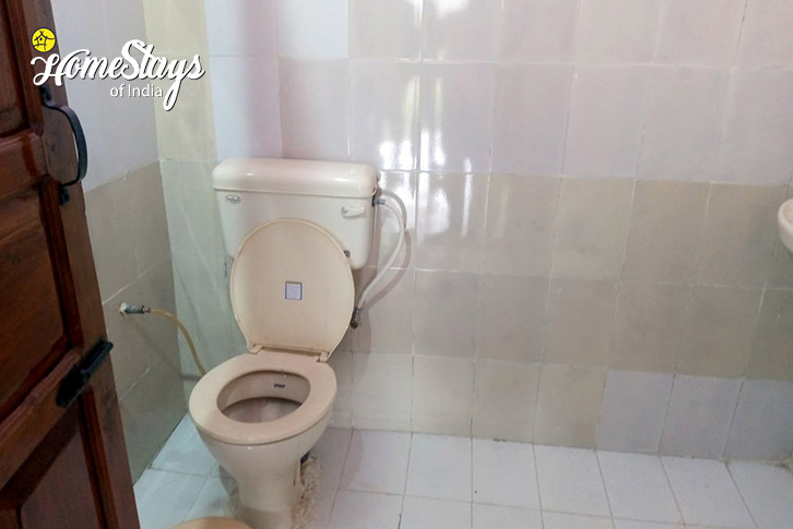 Bathroom-Lazy Hillside Homestay -Chakrata