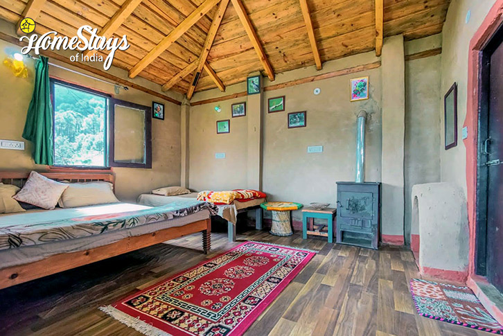 Bedroom-3-Hide-in-Himalayas-Homestay-Binsar