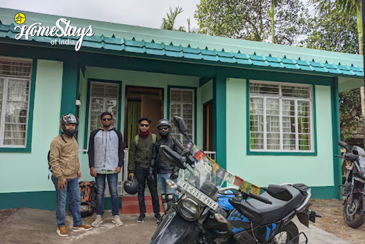 Bikers-Khasi Pride Homestay, Nohwet-Mawlynnong