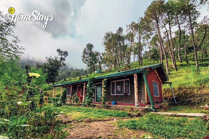 Exterior-2-Hide-in-Himalayas-Homestay-Binsar