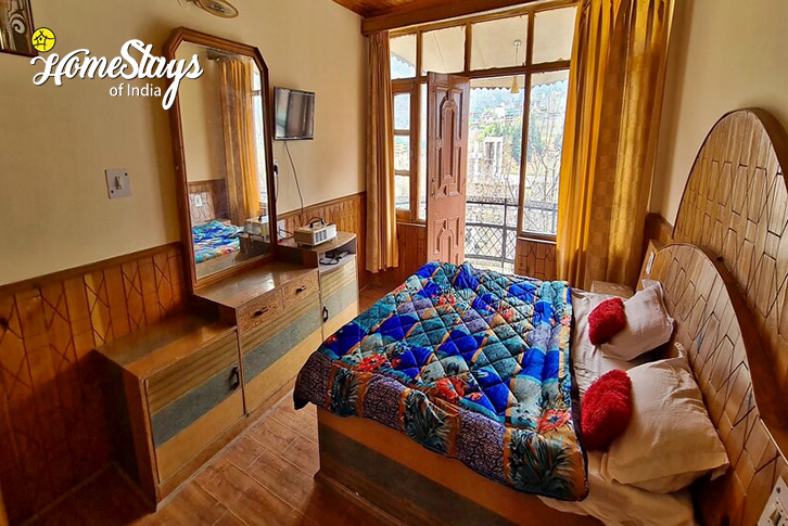 Bedroom-3-Gateway to Himalayas Homestay-Manali