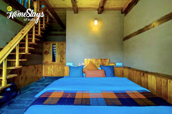 Bedroom-4-Kathkuni Bungalow-Naggar