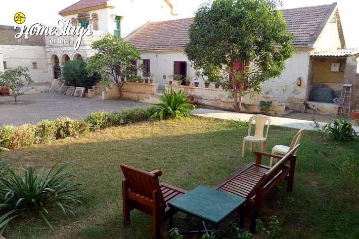 Garden-Sitting-Kutch Heritage Homestay-Devpur