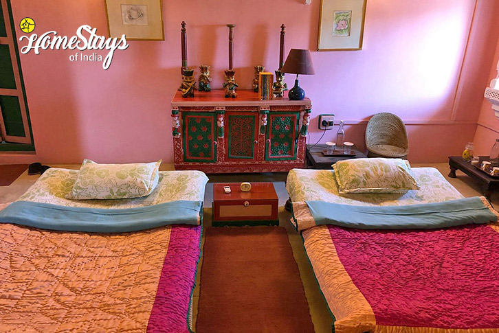 Gulabi-Medi-2-Kutch Heritage Homestay-Devpur