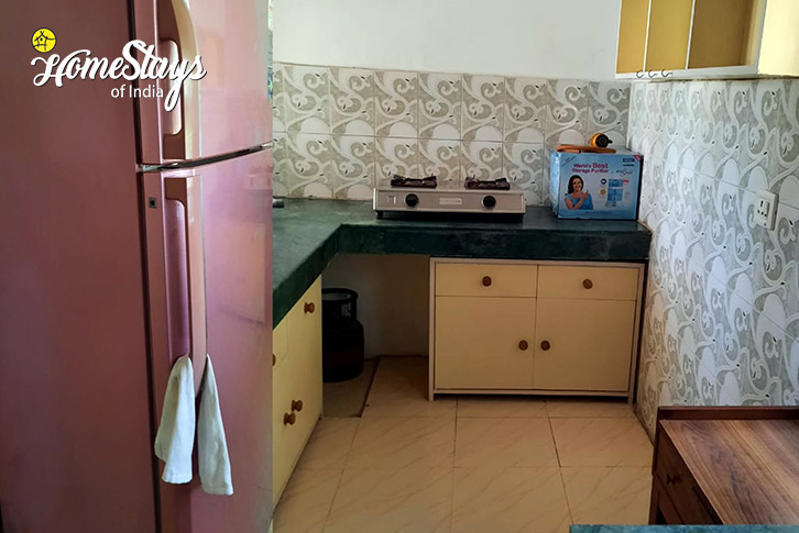 Kitchen-Charming Mountain Homestay - Kangra
