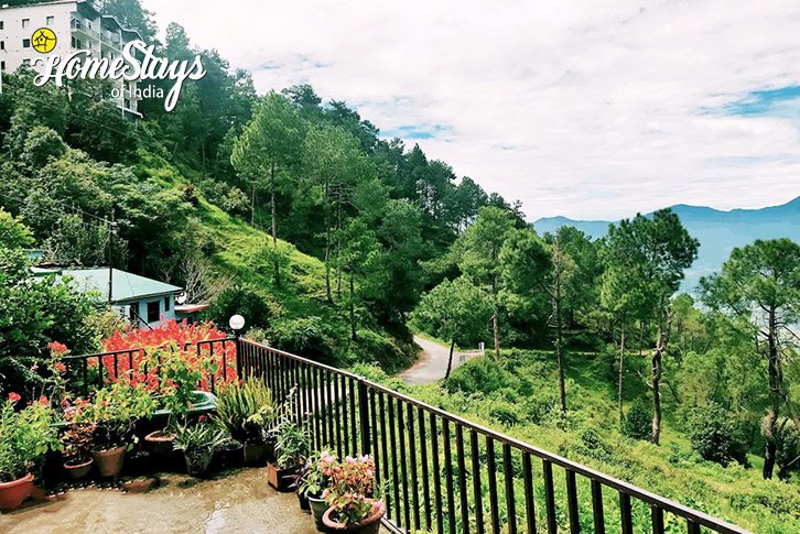 Balcony-Peaceful-Mountain-Homestay-Majkhali-Ranikhet