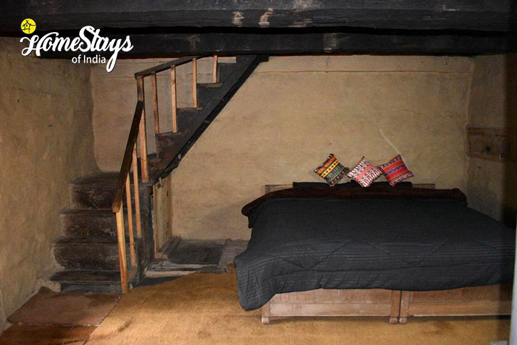 Bedroom-1-Back in Time Homestay-Hallan Valley, Manali