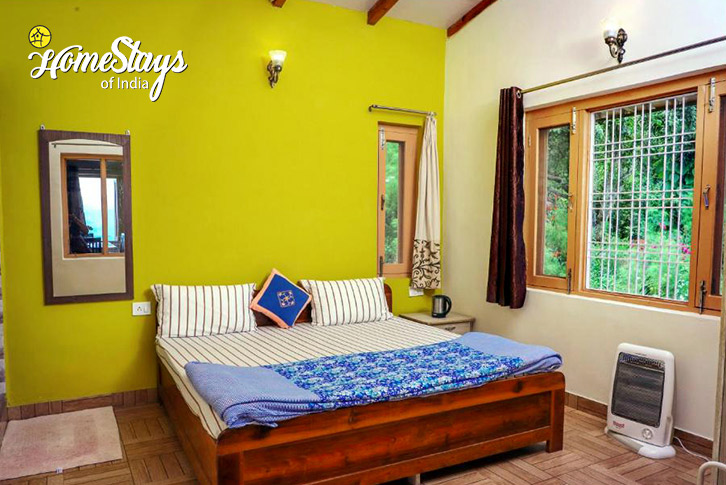 Bedroom-1-Peaceful-Mountain-Homestay-Majkhali-Ranikhet