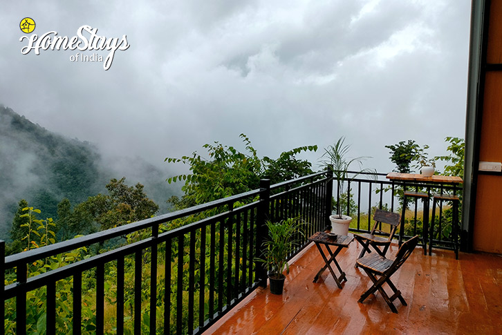 Balcony-Sitting-Fairyland Homestay-Naukuchaital