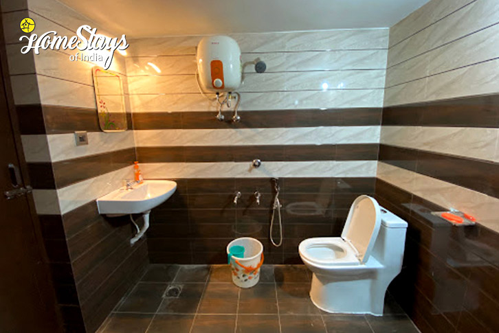 Bathroom-Nalukettu Inn Homestay-Poovar