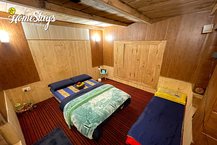 Bedroom-2.1-Nestleaway Homestay -Tirthan Valley