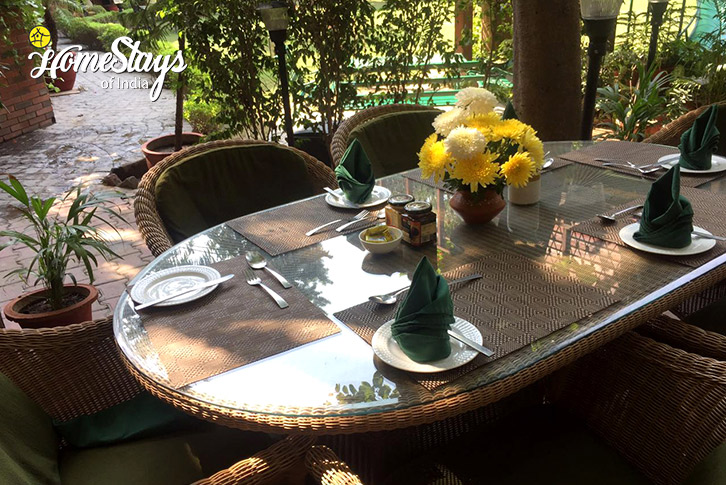 Breakfast-in-Courtyard-Panache Homestay-Delhi