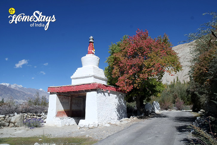 Gompa-1-Hidden Paradise Homestay-Sumur