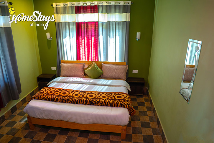 Room-2-Himalayan Canvas Homestay-Kasar Devi