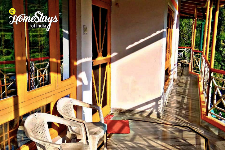 Balcony-Green Nook Homestay-Kainchi Dham
